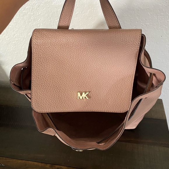 Micheal Kors Junie Medium size Flap Backpack; Trendy Women's backpack - Picture 5 of 12